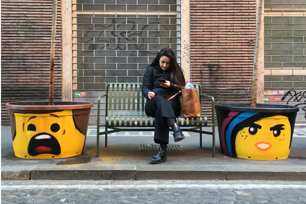 Lego e Pao vasi via Frezza, Roma