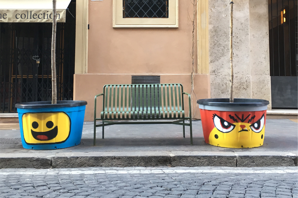 Lego e Pao vasi via Frezza, Roma