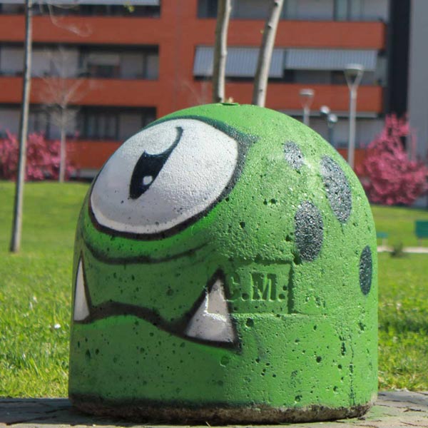 Street art alien on urban furniture