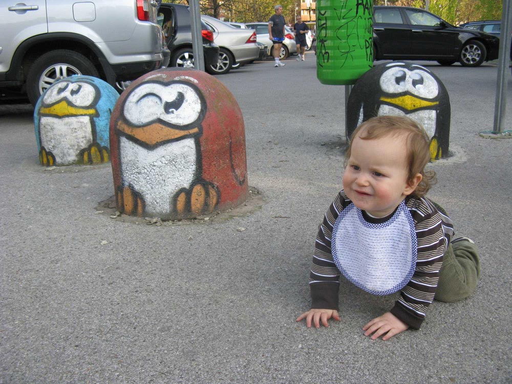 pao streetart 2009 penguins child