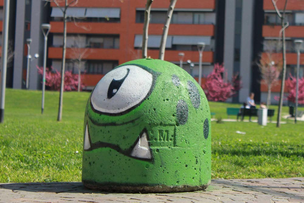 Street art alien on urban furniture